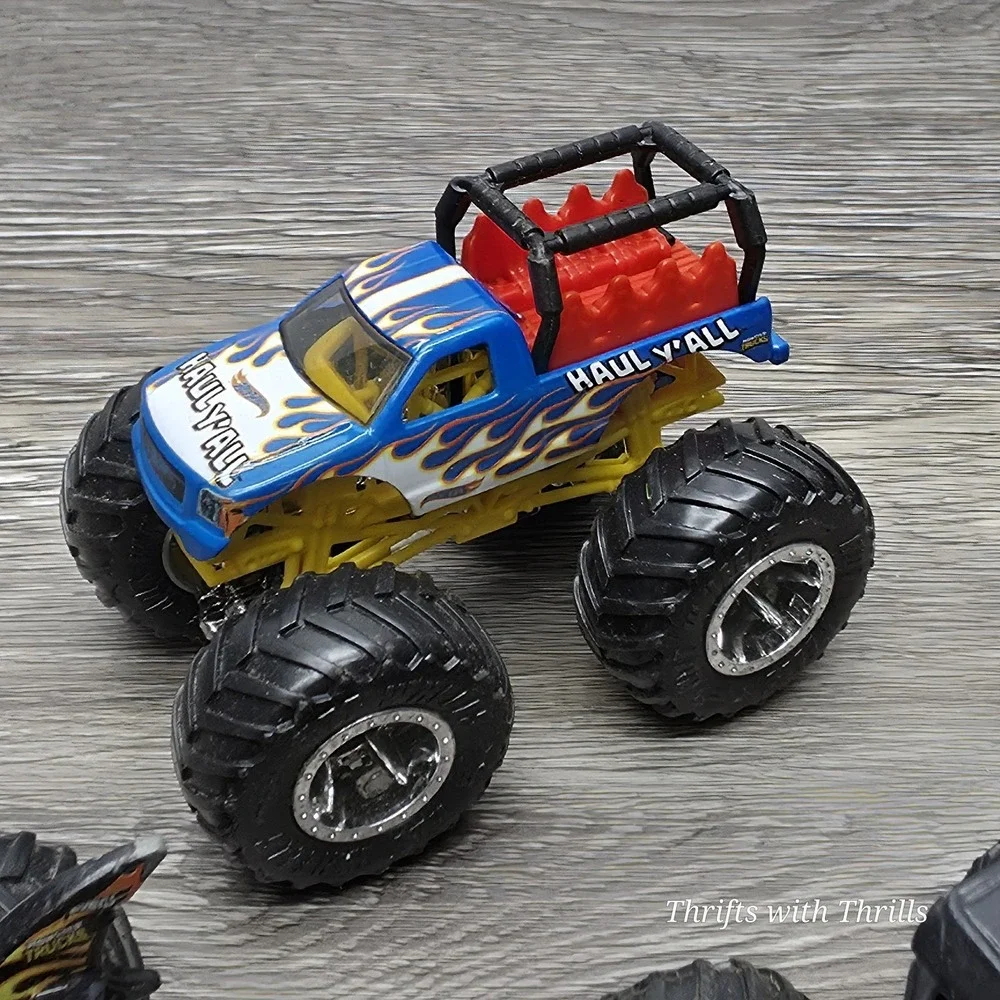 5 Hotwheels Monster Trucks 1:64 - Darth Vader, Bone Shaker, Roger Dodger, Haul